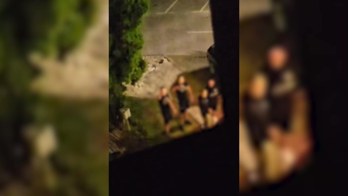 Sofia, neonazisti bulgari contro adolescenti ebrei italiani: braccia tese e urla "Sieg Heil"