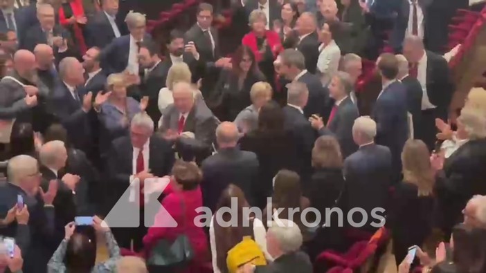 Cgil compie 120 anni, la Scala intona 'Bella ciao' Cgil compie 120 anni, la Scala intona 'Bella ciao'