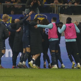 Lazio eroica, resta in 9 ma vince a Parma