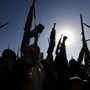 Yemen, Houthi: "Colpita la più grande raffineria dell'Arabia Saudita". Esplosioni a Riad