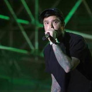 Fedez e Mr Marra denunciano in Procura: "Due finti poliziotti sono venuti a cercarci" Fedez e Mr Marra denunciano in Procura: "Due finti poliziotti sono venuti a cercarci"