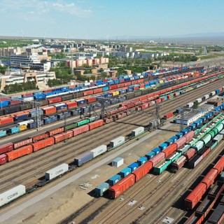 Cina, numero record di treni merci per l’Europa dal porto di Alashankou