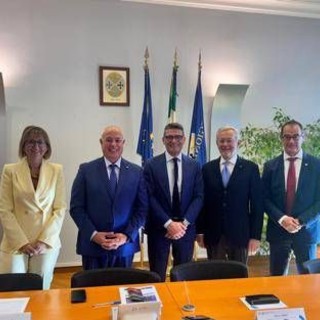 Ferrovie, nasce il 'Food Express' del Made in Italy e Cosenza e Bolzano 'viaggiano insieme' Ferrovie, nasce il 'Food Express' del Made in Italy e Cosenza e Bolzano 'viaggiano insieme'