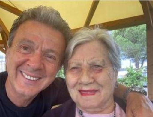 Pupo, morta la mamma Irene: "Volata in cielo con una parte di me" Pupo, morta la mamma Irene: "Volata in cielo con una parte di me"