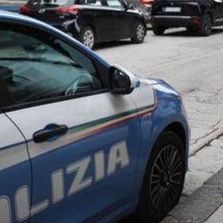 Parcheggia in doppia fila per prendere figlio a scuola, presa a schiaffi da 74enne Parcheggia in doppia fila per prendere figlio a scuola, presa a schiaffi da 74enne