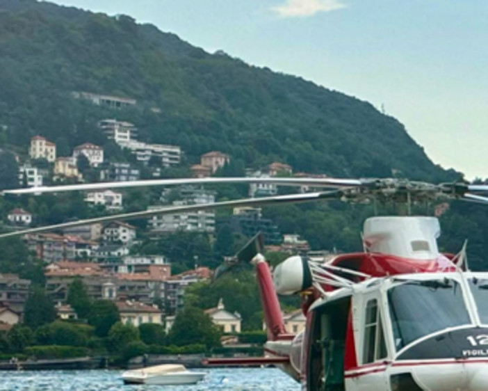 Como, si tuffa nel lago per salvare figlio e non riemerge Como, si tuffa nel lago per salvare figlio e non riemerge