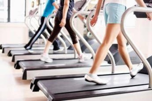 Sport dopo le vacanze, il cardiologo: "Ripartire gradualmente, attenzione a caldo e sintomi" Sport dopo le vacanze, il cardiologo: "Ripartire gradualmente, attenzione a caldo e sintomi"