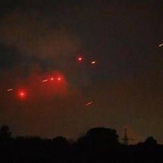 Ucraina, pesante attacco russo con missili e droni: incendi infiammano Kiev