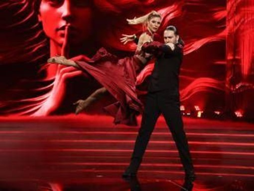Ballando, Lucarelli furiosa con Colombari-Favilla: "Vi metterei le mani addosso" Ballando, Lucarelli furiosa con Colombari-Favilla: "Vi metterei le mani addosso"