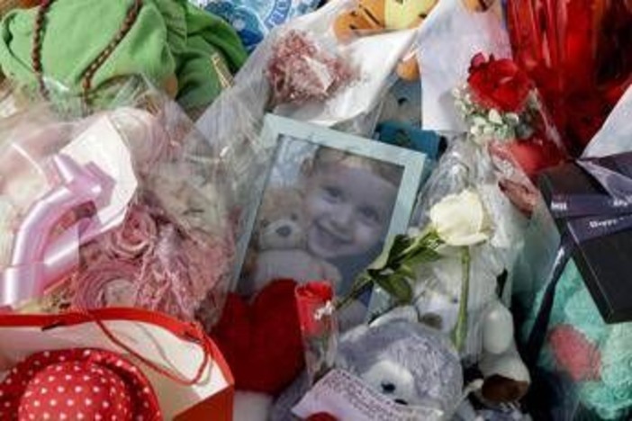 Bimbo trapiantato morto a Napoli, oggi i funerali di Domenico