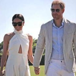 Harry e Meghan potrebbero realizzare nuovi documentari: la famiglia reale trema