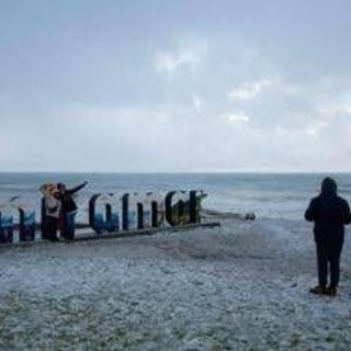 Argentina, ondata di gelo estremo: neve sulle spiagge e freddo come in Groenlandia