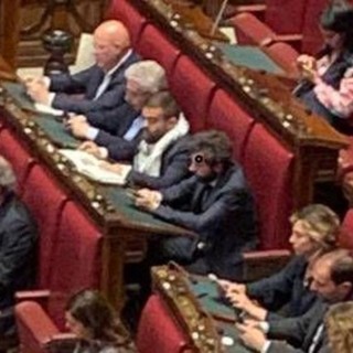 Kefiah e fantasmi in Aula alla Camera, Meloni non raccoglie e solo alla fine 'sbotta' con Schlein