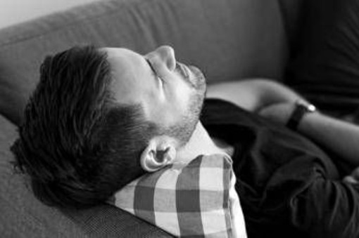 Caldo record, lo psicologo: "Stress fisico e mentale da afa persistente, 4 consigli contro l'irritabilità"