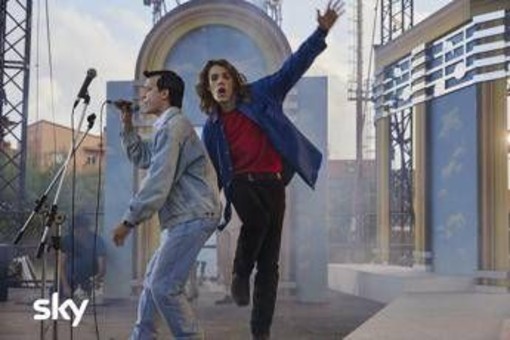 Hanno ucciso l'uomo ragno, stasera la serie tv sugli 883 in chiaro