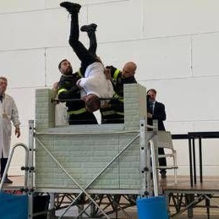 David Rossi, oggi la simulazione della defenestrazione: "Aggredito da almeno due persone". Vinci: "Verso soluzione del caso" David Rossi, oggi la simulazione della defenestrazione: "Aggredito da almeno due persone". Vinci: "Verso soluzione del caso"