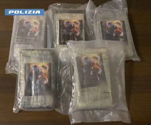 Cinque Kg di cocaina nascosti nel doppiofondo dell’auto, arrestato nel milanese Cinque Kg di cocaina nascosti nel doppiofondo dell’auto, arrestato nel milanese