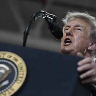 Iran-Usa, partita a scacchi e Teheran non ha fretta: "Trump sotto pressione" Iran-Usa, partita a scacchi e Teheran non ha fretta: "Trump sotto pressione"