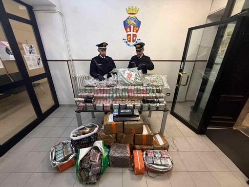 Carabinieri scoprono deposito di droga per 2,5 milioni di euro, 3 arresti a Roma