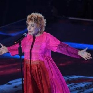 Vanoni, il ricordo oggi a Verissimo: l'ultima intervista a Silvia Toffanin Vanoni, il ricordo oggi a Verissimo: l'ultima intervista a Silvia Toffanin