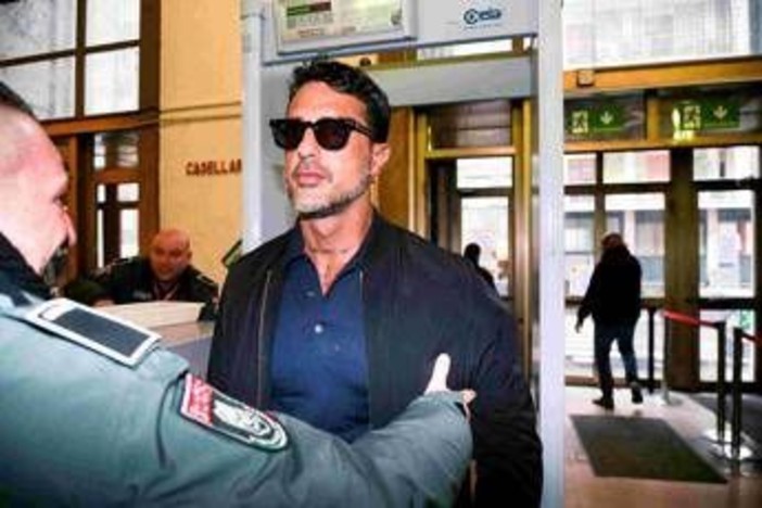 Dal caso Signorini alla serie Netflix: il nuovo regno di Fabrizio Corona Dal caso Signorini alla serie Netflix: il nuovo regno di Fabrizio Corona