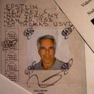 Jeffrey Epstein, il biglietto choc prima della morte: "Indagato per mesi, non hanno trovato nulla"
