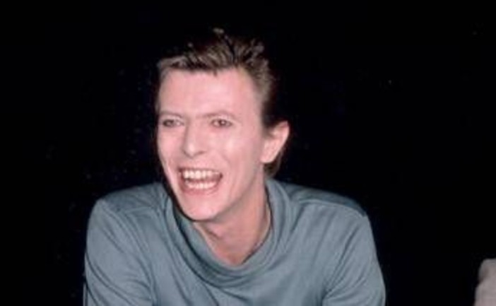 David Bowie, a 10 anni dalla morte esce la biografia 'Oltre lo spazio e il tempo' David Bowie, a 10 anni dalla morte esce la biografia 'Oltre lo spazio e il tempo'