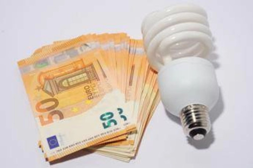 Bollette luce, nel secondo trimestre -2,4% per clienti vulnerabili in maggior tutela