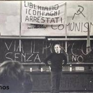 Dario Fo e l’attivismo politico nel '74, il fotografo Bordoni: "Nei miei scatti la sua magia" - Le immagini inedite