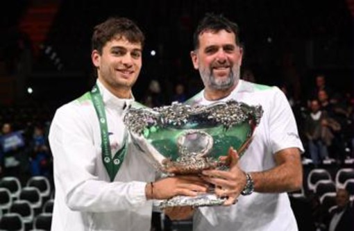 Il papà-coach di Cobolli: "Parigi lascia consapevolezza, ma Wimbledon è un'altra storia. Atp Finals? Sono un obiettivo" Il papà-coach di Cobolli: "Parigi lascia consapevolezza, ma Wimbledon è un'altra storia. Atp Finals? Sono un obiettivo"