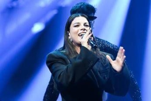 Emma torna numero uno in classifica con "L'amore non mi basta". Merito del calcio (e dei social) Emma torna numero uno in classifica con "L'amore non mi basta". Merito del calcio (e dei social)