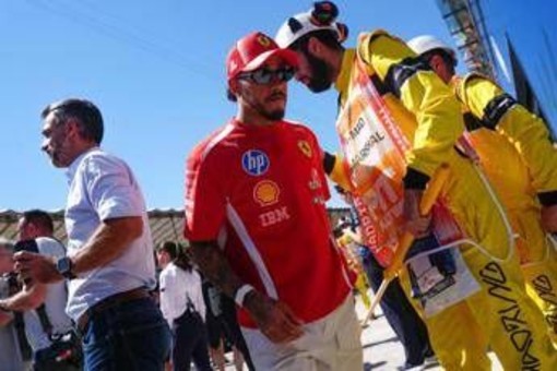 F1: Gp Spagna, Hamilton subito out per problema ai freni