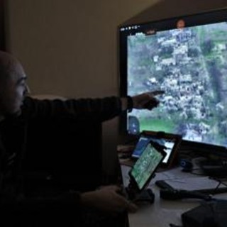 Ucraina, maxi attacco contro la Russia: colpita raffineria. Sindaco Mosca: "Vogliono sabotare elezioni"
