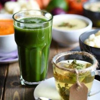 Dieta liquida sì o no? Quando serve e quando non va seguita Dieta liquida sì o no? Quando serve e quando non va seguita