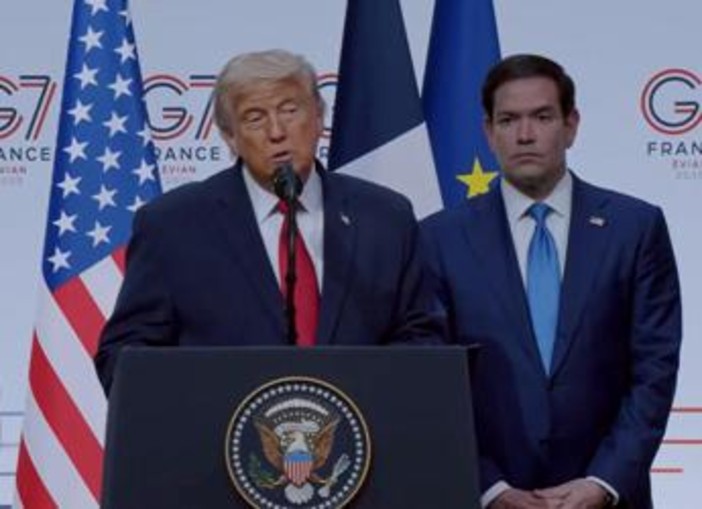 Iran, Trump: "Non volevo assistere a un disastro economico, ecco perché ho fatto l'accordo" Iran, Trump: "Non volevo assistere a un disastro economico, ecco perché ho fatto l'accordo"