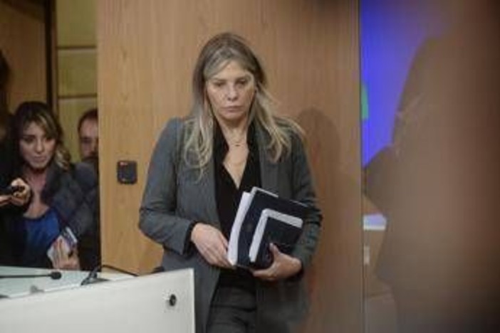 Anche il capo di gabinetto deve farsi autorizzare per interventi pubblici: il caso Bartolozzi diventa un giallo