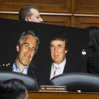 "Donald Trump sapeva delle ragazze", cosa c'è nelle mail di Epstein sul tycoon "Donald Trump sapeva delle ragazze", cosa c'è nelle mail di Epstein sul tycoon