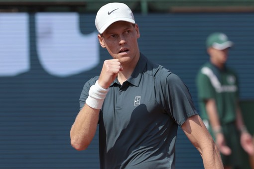 Sinner re a Montecarlo, batte Alcaraz e torna numero 1 del mondo