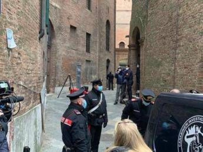 David Rossi, uomo misterioso in video: Commissione dispone analisi Ris e confronto David Rossi, uomo misterioso in video: Commissione dispone analisi Ris e confronto