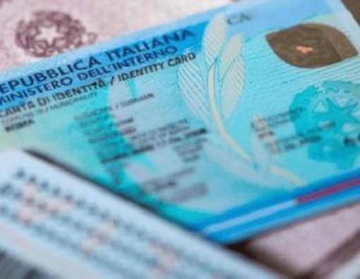 Carta d'identità cartacea, slitta l'addio: fino a quando è valida e cosa cambia Carta d'identità cartacea, slitta l'addio: fino a quando è valida e cosa cambia