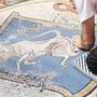 "Ma i testicoli dove sono?", sui social è polemica per il restauro del toro in Galleria a Milano "Ma i testicoli dove sono?", sui social è polemica per il restauro del toro in Galleria a Milano
