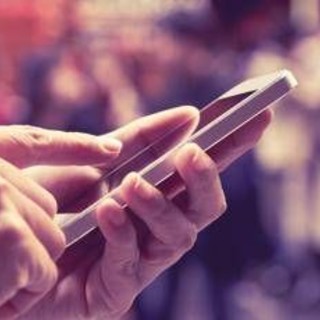 Tutti parlano di Ue, in un anno boom di interazioni online ma il sentiment è negativo: i dati Socialcom