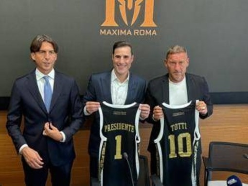 La Maxima Roma si presenta, con Totti per riportare in alto il basket della Capitale