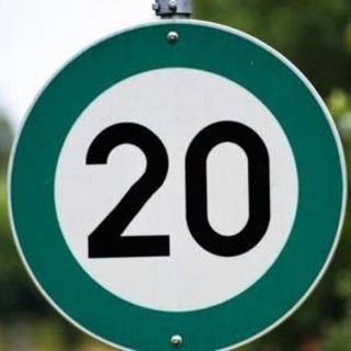 I segnali stradali verdi 'debuttano' nel Regno Unito, cosa significano i 'green signs' I segnali stradali verdi 'debuttano' nel Regno Unito, cosa significano i 'green signs'