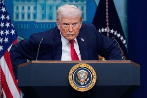 La Corte Suprema boccia i dazi ma Trump rilancia “Nuova tariffa del 10% per tutti” La Corte Suprema boccia i dazi ma Trump rilancia “Nuova tariffa del 10% per tutti”