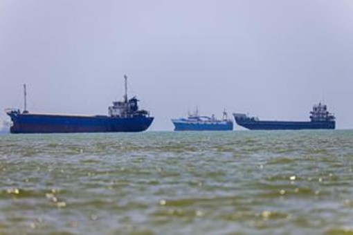 Iran, Trump accusa Teheran: "Droni contro le navi nello Stretto di Hormuz"