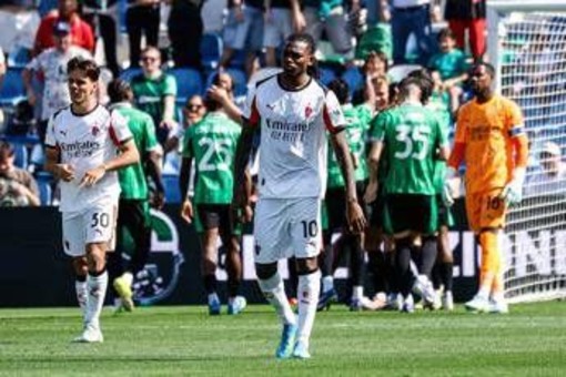 Milan, tifosi in rivolta dopo sconfitta con Sassuolo: "Imbarazzanti"