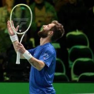 Coppa Davis, il clamoroso errore di Moutet costa l'eliminazione alla Francia - Il video