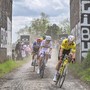 La Parigi-Roubaix a Wout Van Aert, battuto in volata Tadej Pogacar La Parigi-Roubaix a Wout Van Aert, battuto in volata Tadej Pogacar
