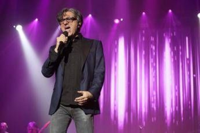 Sanremo 2026, Stadio chi sono: la cover con Tommaso Paradio Sanremo 2026, Stadio chi sono: la cover con Tommaso Paradio